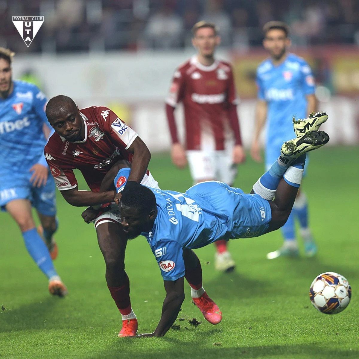 Rapidul a profitat de cadouri și câștigă la scor, iar UTA nu mai e la mâna ei în lupta la play-off!
