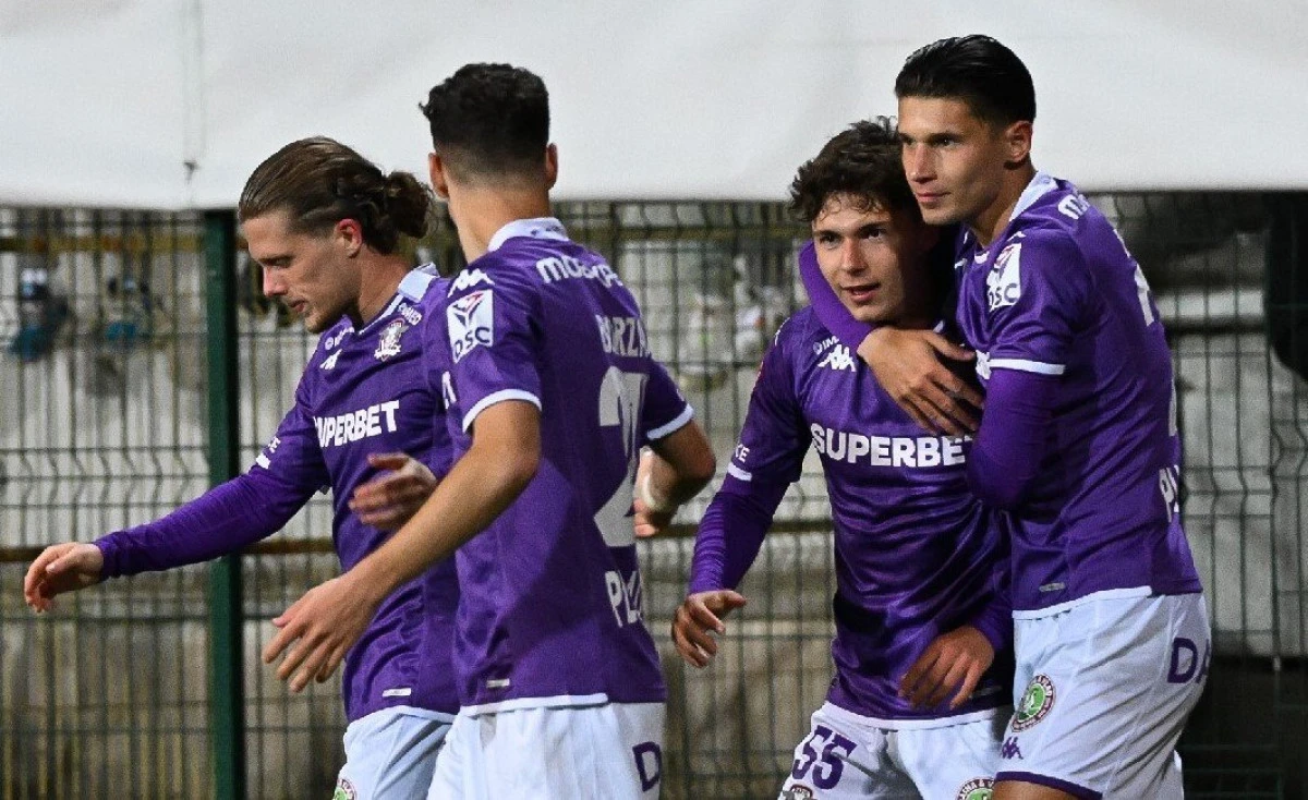 Rareș Pop marchează pentru Rapid în Cupă, Craiova și Farul s-au făcut de râs!