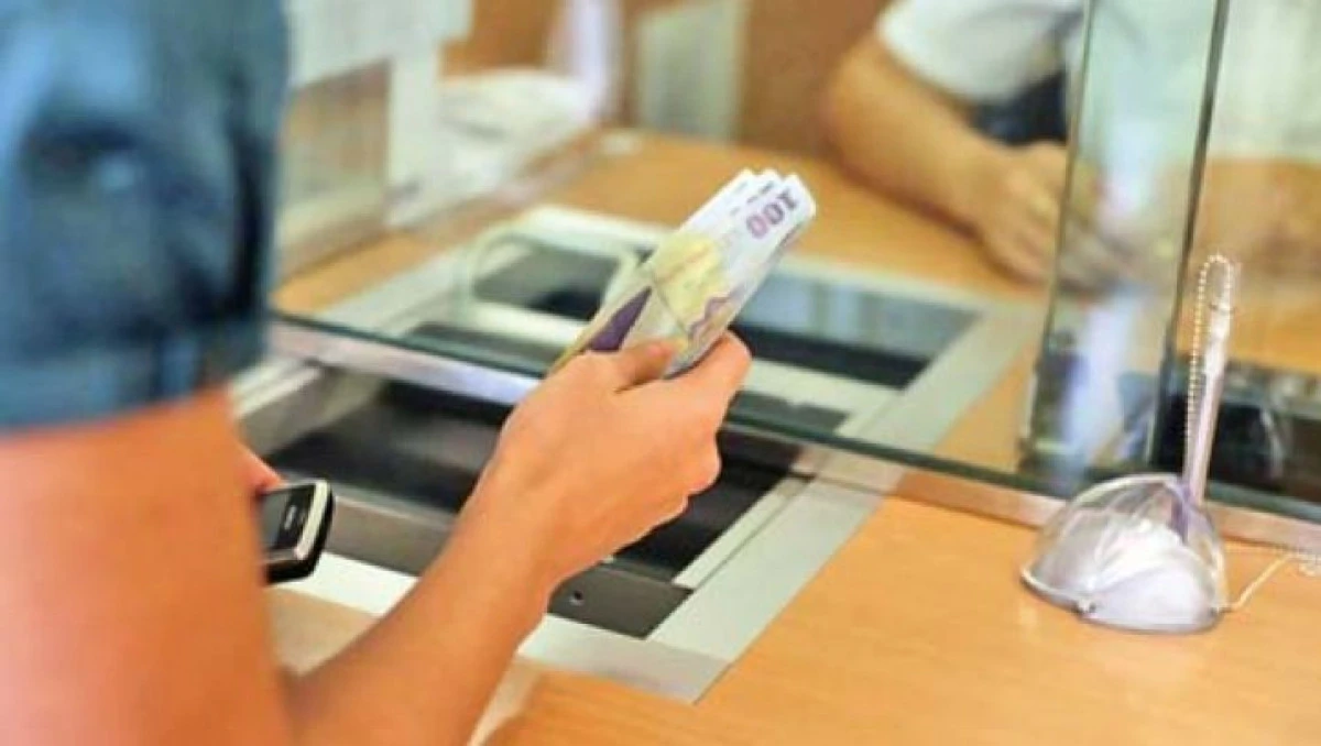 Ratele la creditele în euro vor putea creşte din nou. Cât vor plăti românii