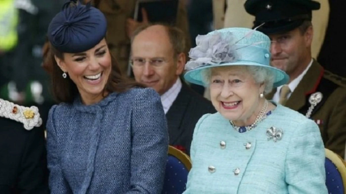 "Războiul pantofilor", dus de Regina Elisabeta și Kate Middleton
