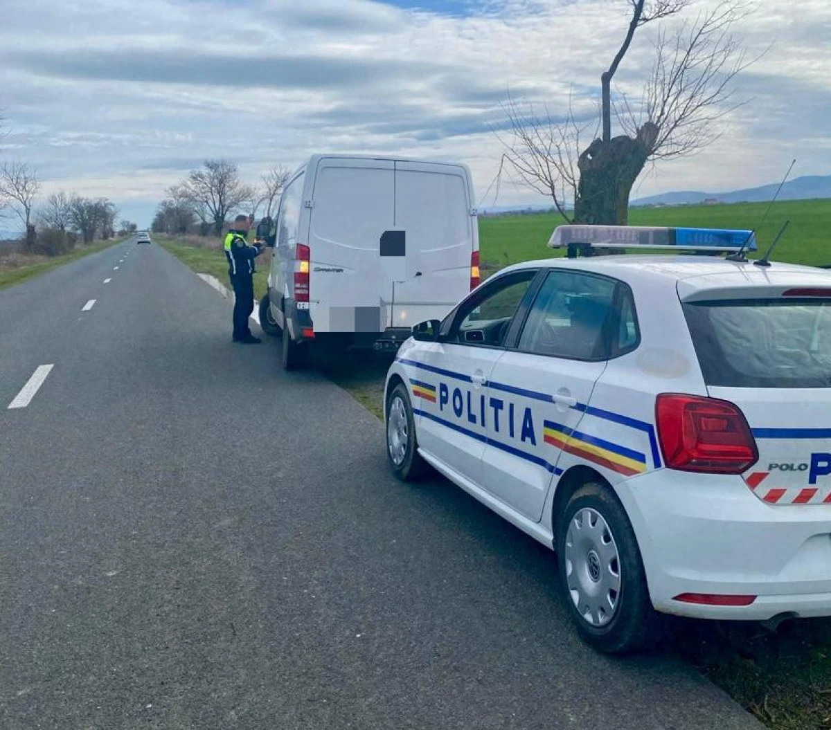 Razie a polițiștilor la Sântana. Zeci de persoane și autovehicule au fost verificate