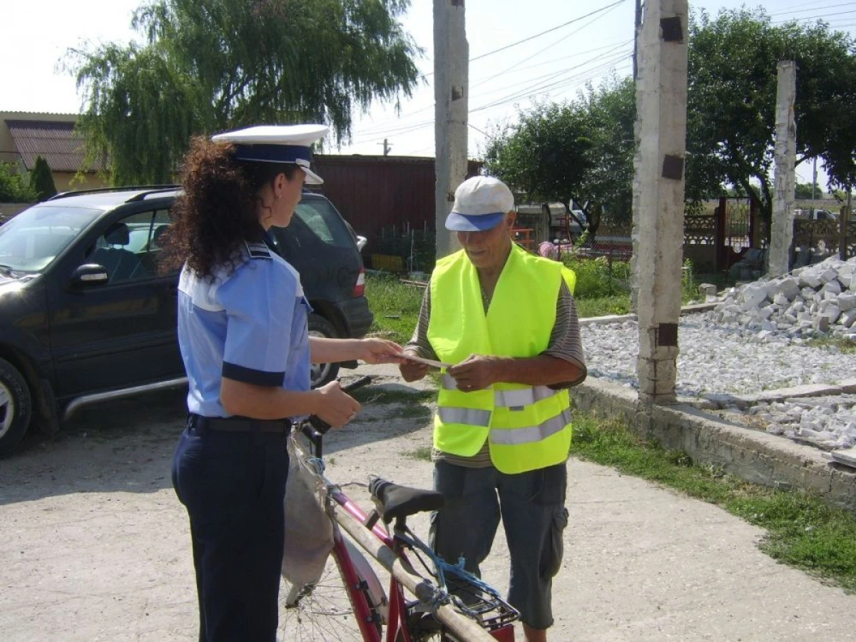RECOMANDARI PENTRU BICICLISTI SI MOPEDISTI DE LA IPJ ARAD
