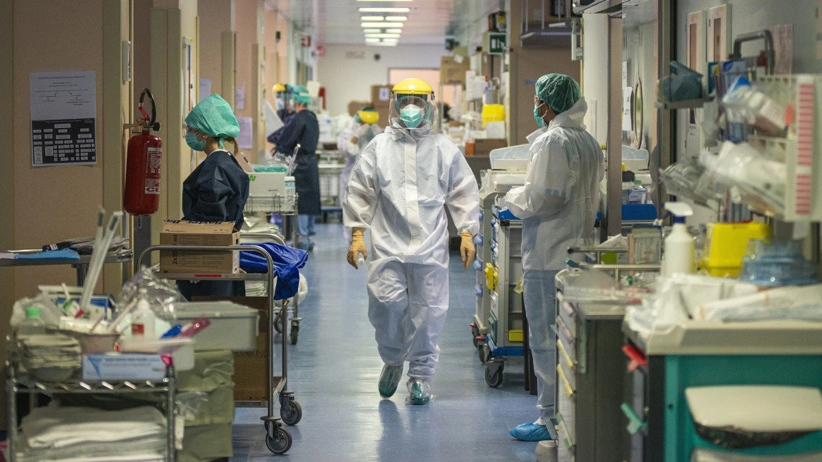 Record de infectări în România. Aradul scade