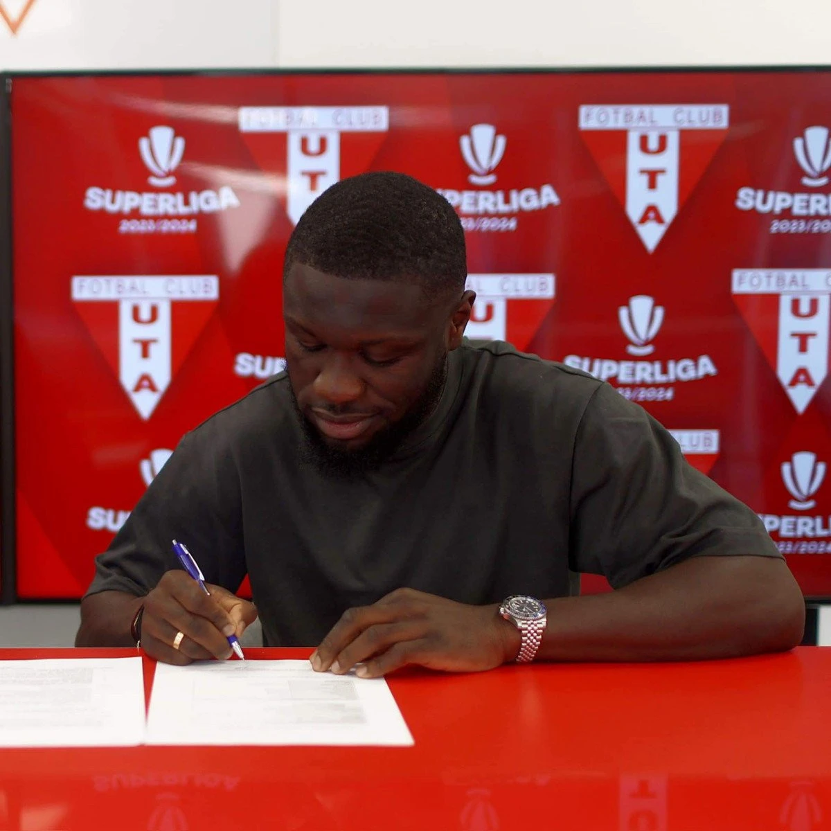 Rednic și-a primit atacantul: Kevin Luckassen a semnat cu UTA!