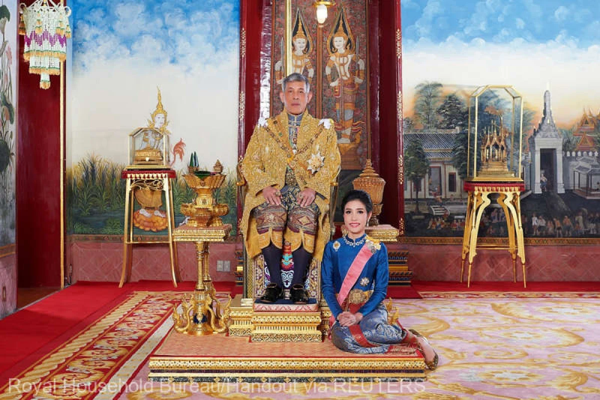 Regele Thailandei a redat consoartei sale regale toate titlurile anulate în 2019
