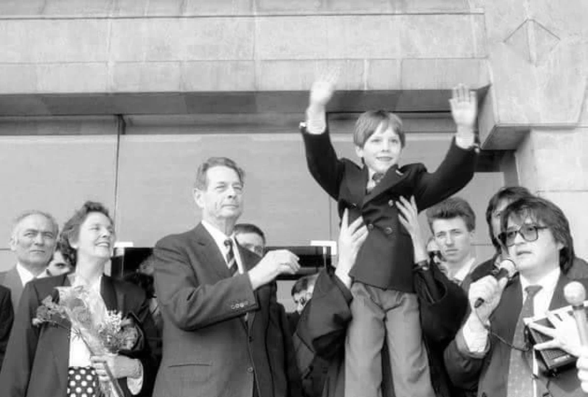 ”REGINA ANA, REGINA MEA BLÂNDĂ!”. BUNICA-REGINĂ VĂZUTĂ PRIN OCHII PRINCIPELUI NICOLAE