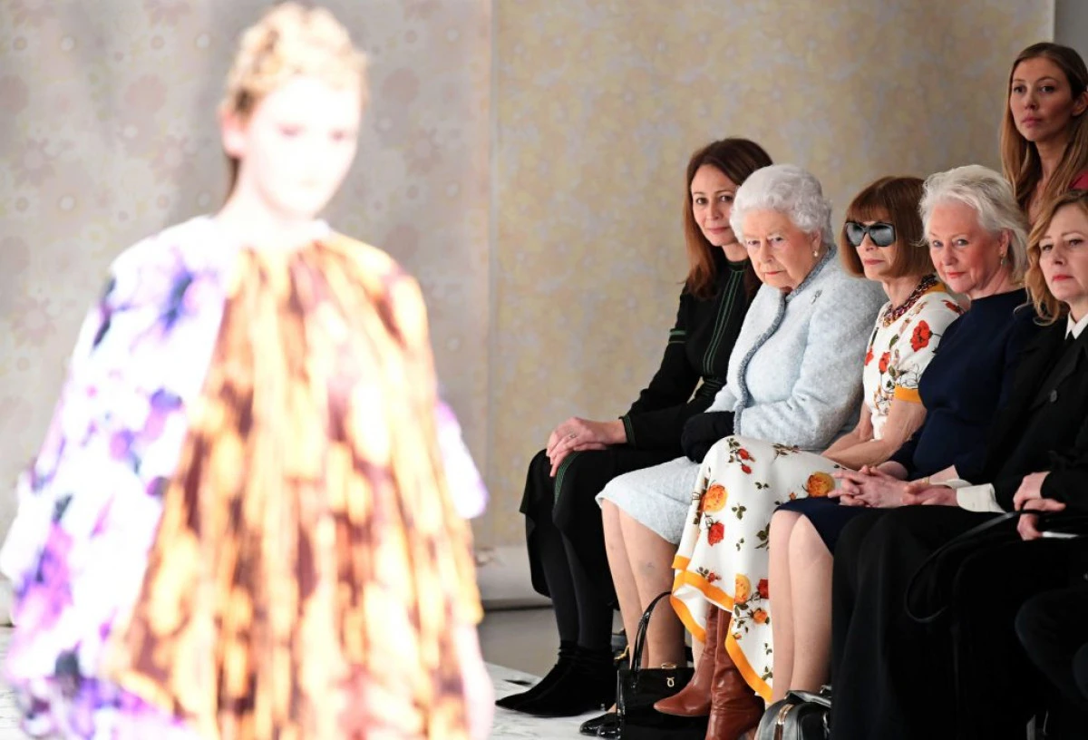 Regina Elisabeta, la Săptămâna Modei de la Londra