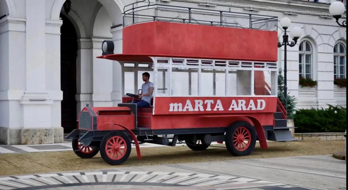 Replica autobuzului supraetajat „MARTA”, simbol al Aradului industrial, va intra pe trasee turistice până la vară