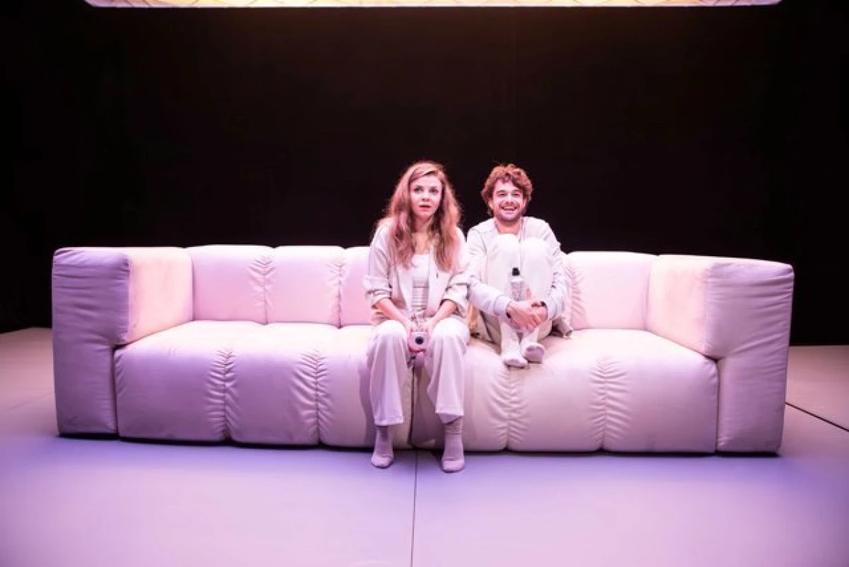 Respirații de Duncan Macmillan. Un nou spectacol semnat Cristian Ban, pe scena Teatrului Clasic Ioan Slavici Arad