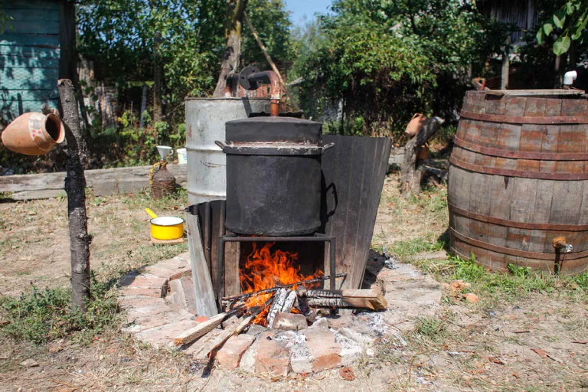 Restricții pentru românii care produc alcool în gospodărie