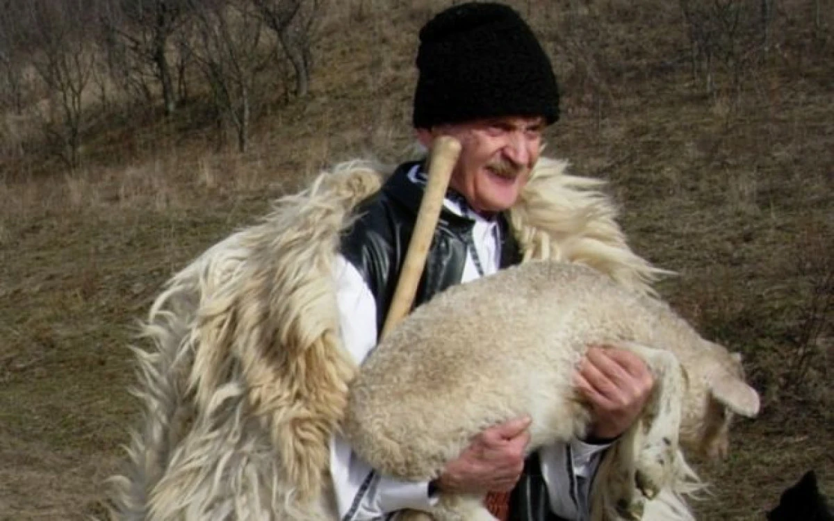 Rețeta de viață a ciobanului cu carte de muncă la 99 de ani