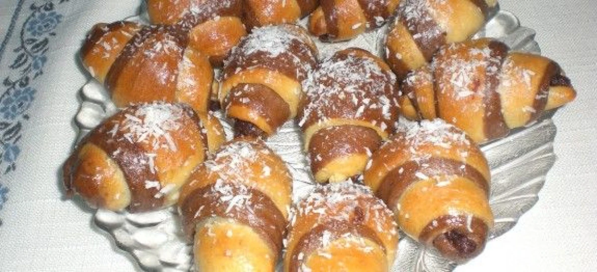 RETETA ZILEI: CORNULETE IN DOUA CULORI DE POST