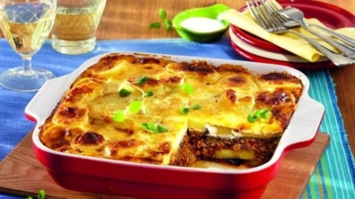 Rețeta zilei: Musaca de cartofi cu carne tocată