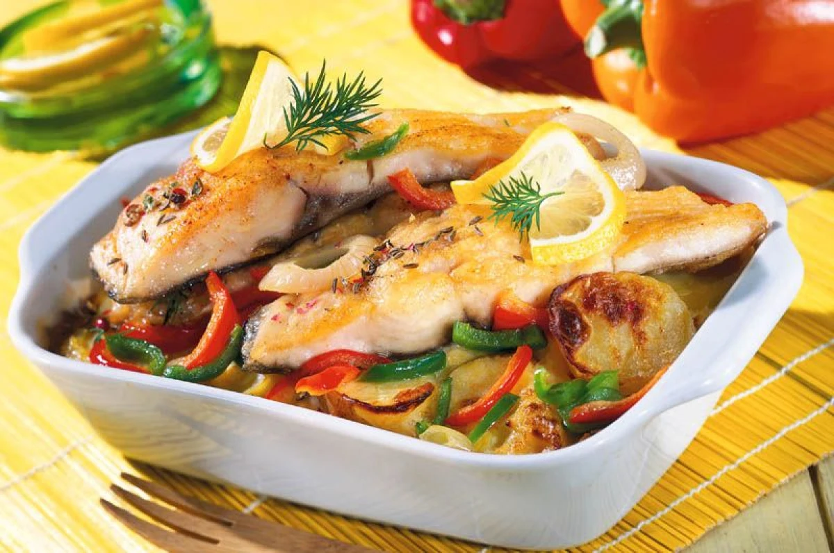 Rețeta zilei: Pește cu legume la cuptor