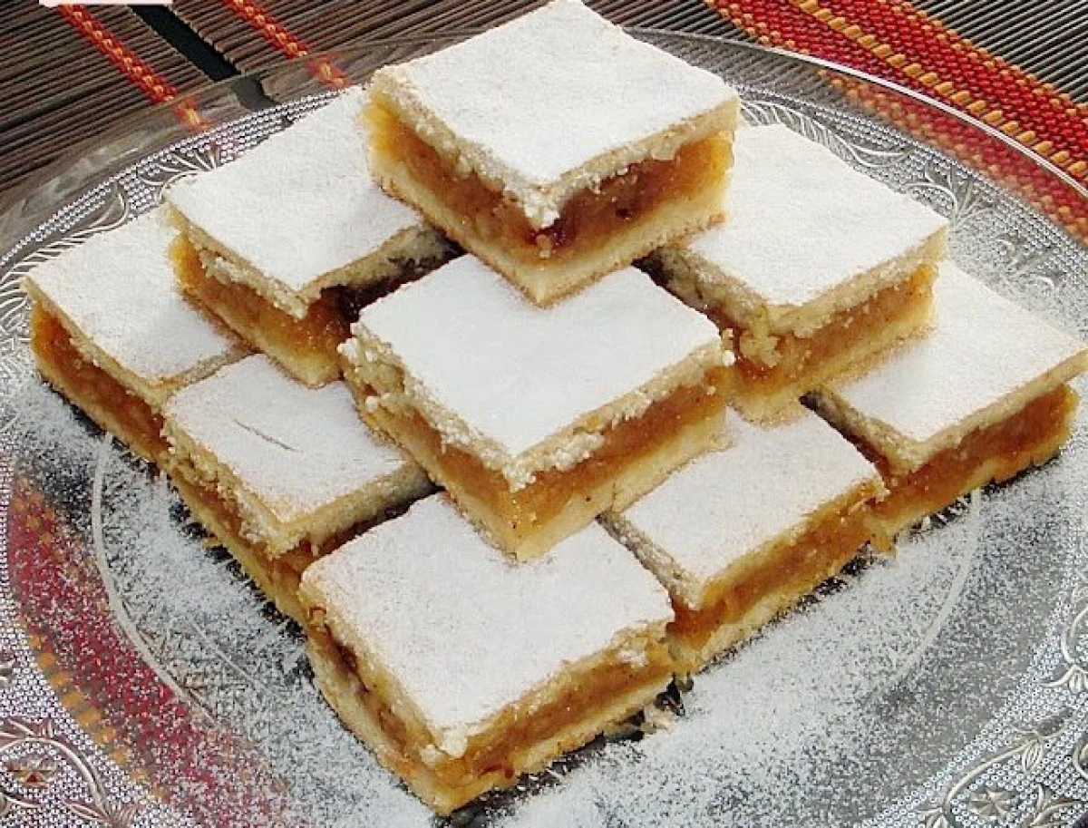 Rețeta zilei: Plăcintă cu mere, de post
