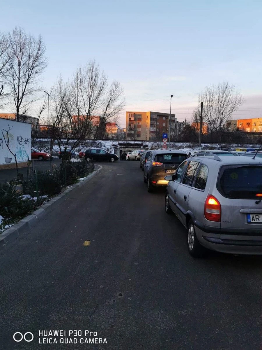 Rezultatul închiderii pasajului din zona 300: cozi la celălalt pasaj