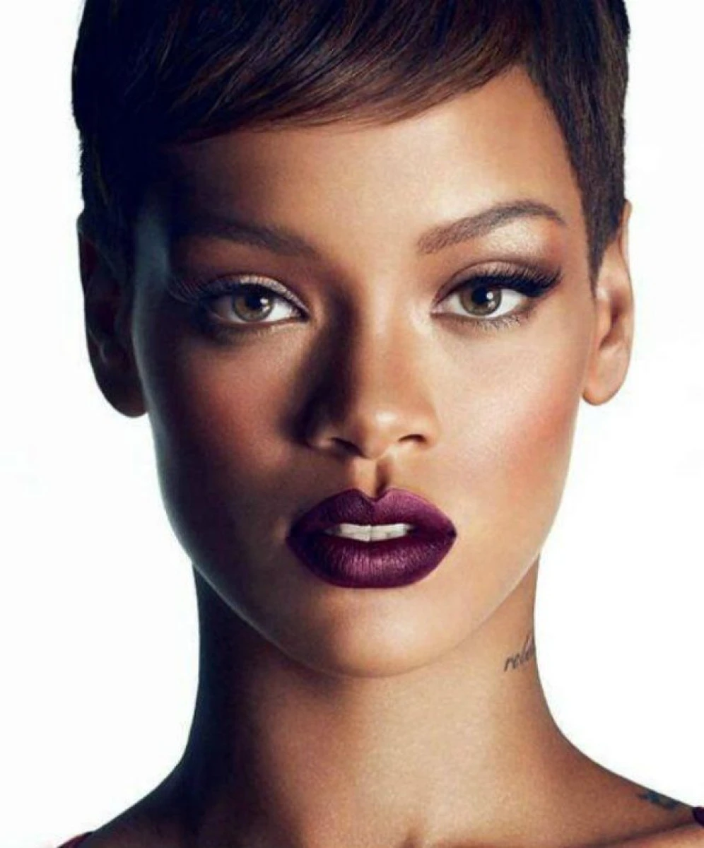 RIHANNA S-A PLICTISIT DE PRETENTIILE LUI LEONARDO DICAPRIO?