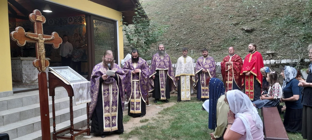 Ritualul Drumului Crucii 2022 - un pelerinaj îndătinat la Mănăstirea Feredeu
