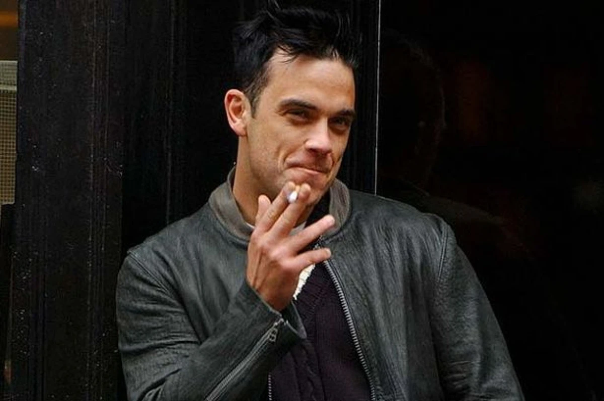 Robbie Williams și-a anulat concertele din Rusia. Ce a pățit cântărețul