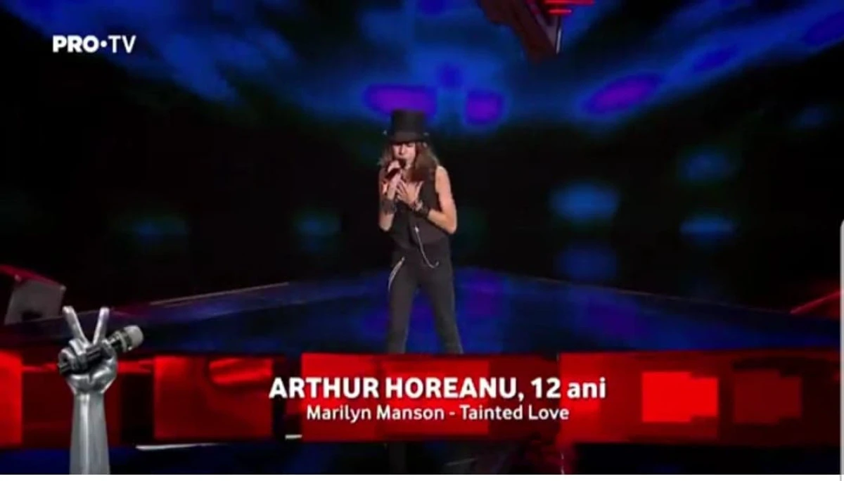 Rockerul arădean Arthur a întors toate scaunele la Vocea României Junior