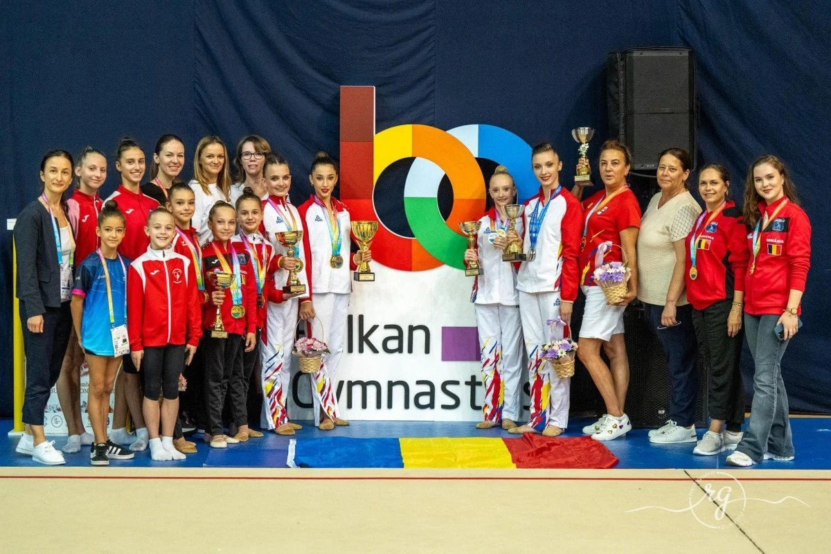 România a strălucit la întrecerile balcanice de ritmică! Mara Cercel este triplu medaliată cu aur, alte două gimnaste de la CSM Arad au urcat pe podium