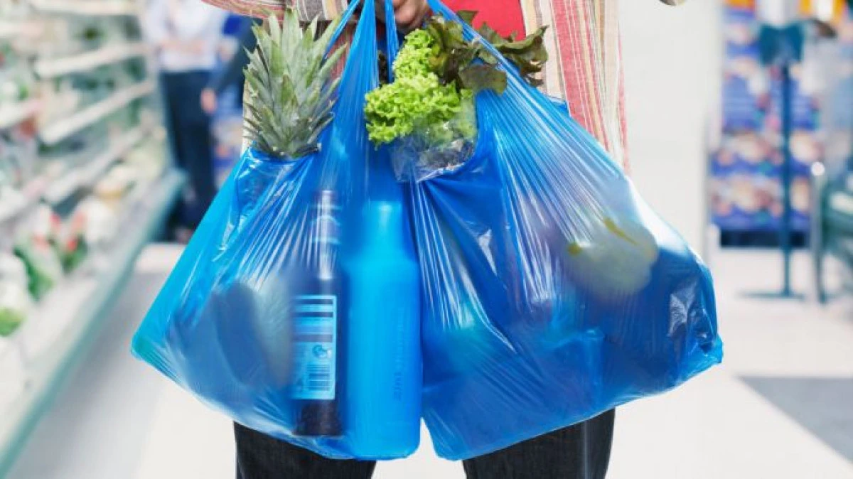 România va interzice vânzarea pungilor de plastic
