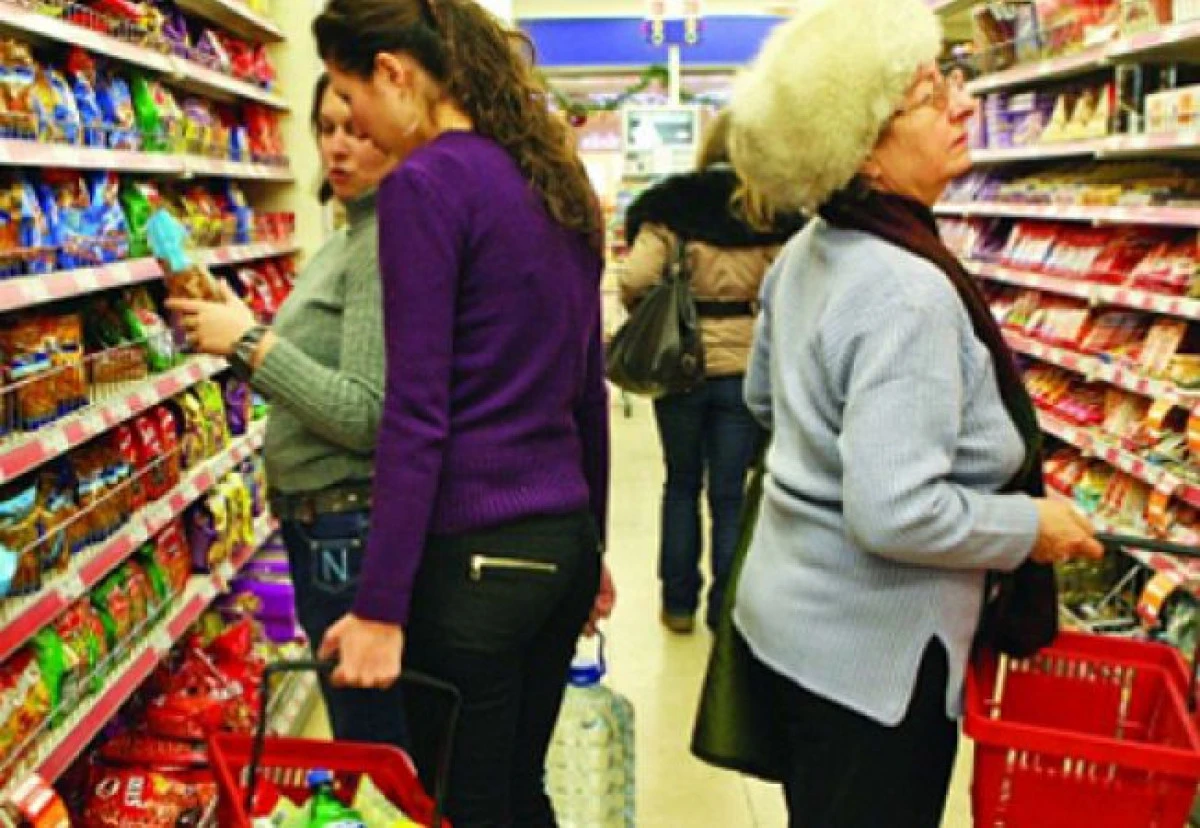 Românii aruncă la gunoi mâncare de peste 4 miliarde de euro