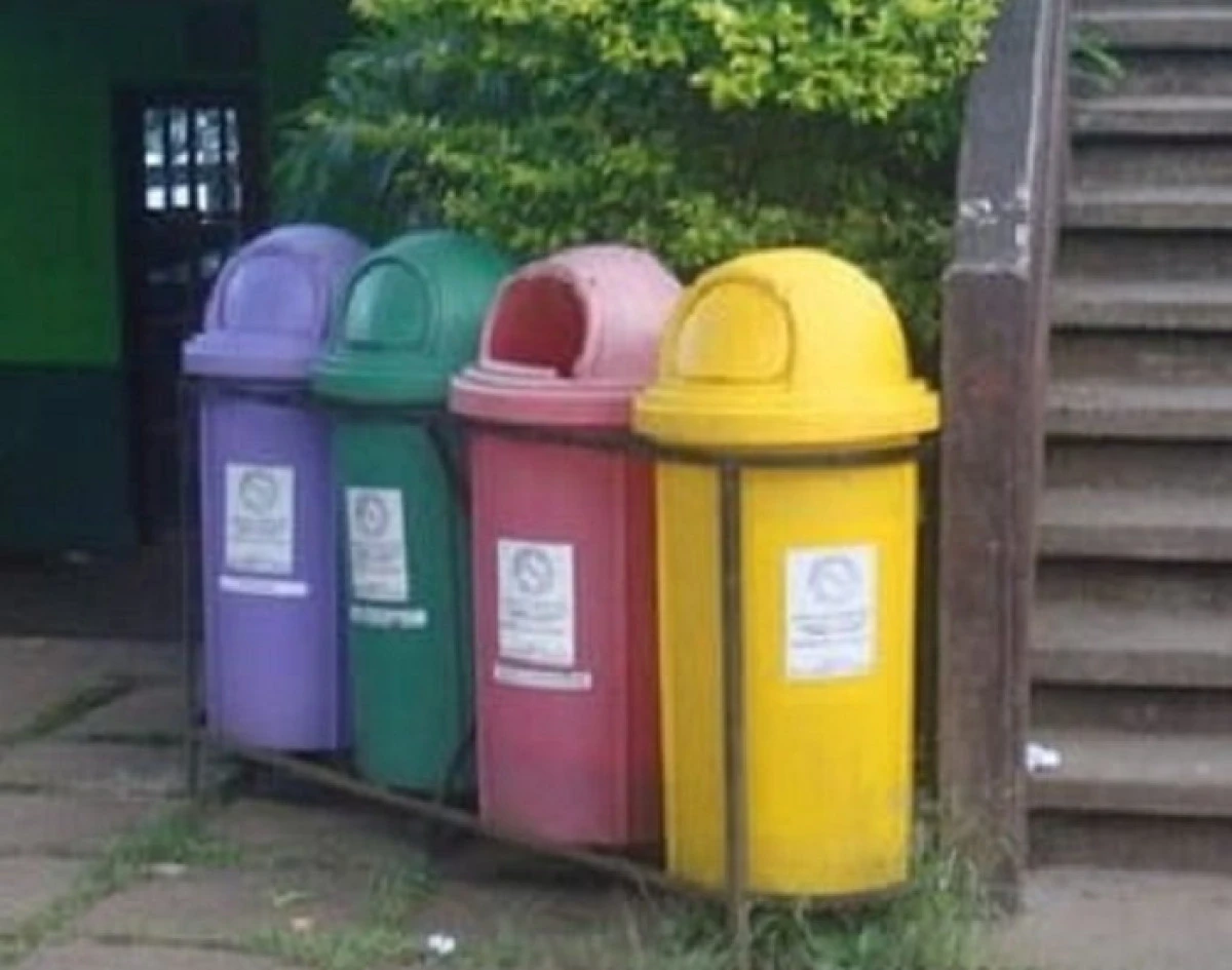 Românii care nu vor respecta colectarea selectivă a gunoiului vor fi amendaţi