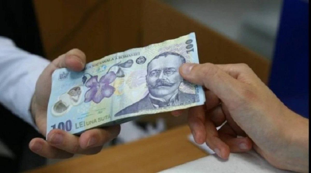 Românii cheltuiesc 93% din bani pentru consum și plata impozitelor