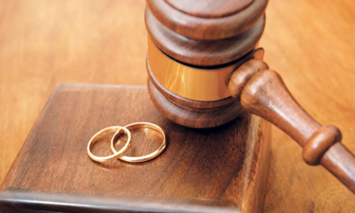 Românii divorțează pe bandă rulantă: În medie, 55 de cupluri se despart oficial, în fiecare zi