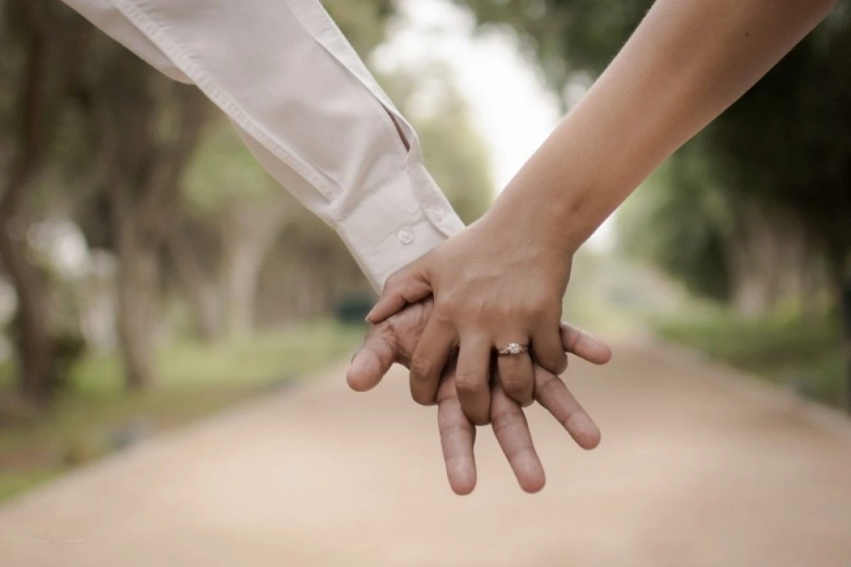 Românii se căsătoresc la vârste mai înaintate faţă de acum 30 de ani şi divorţează mult mai greu