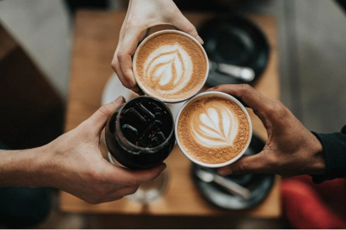 Românii sunt mari iubitori de cafea! De ce e specială cafeaua de dimineață?