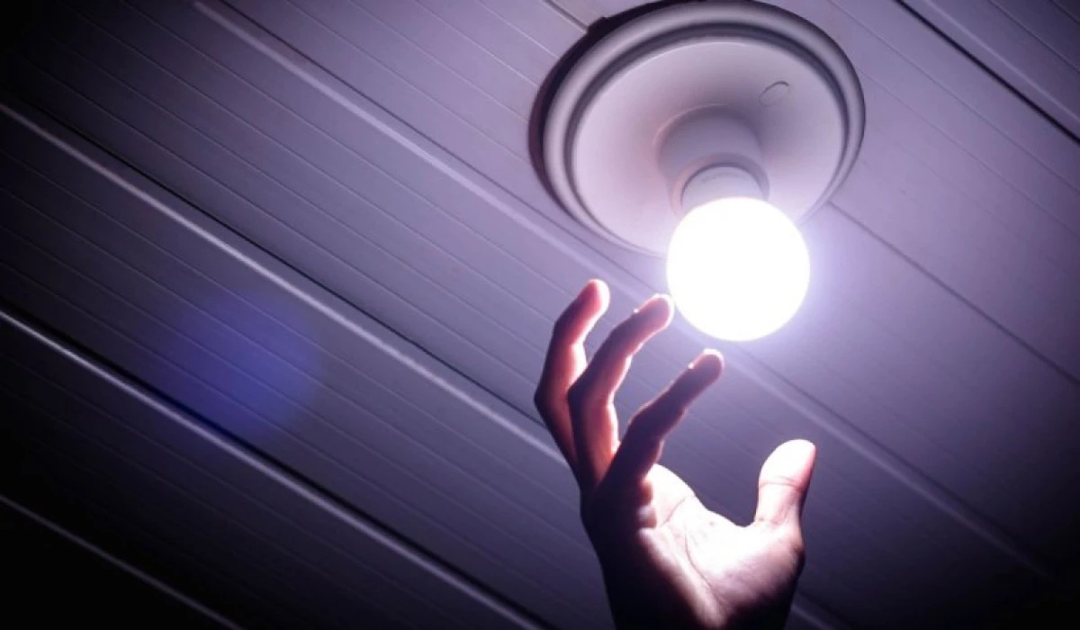 Românii vor plăti două facturi la energia electrică în luna decembrie!