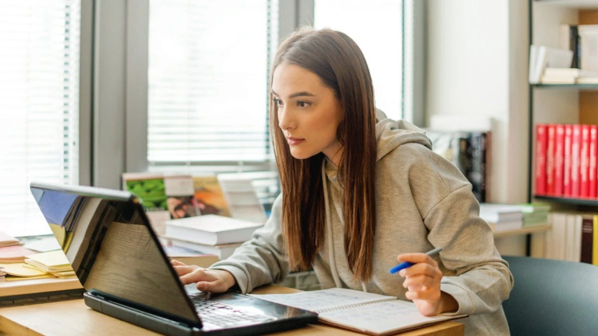 Românii vor plăti mai mult pentru comenzile online din afara UE