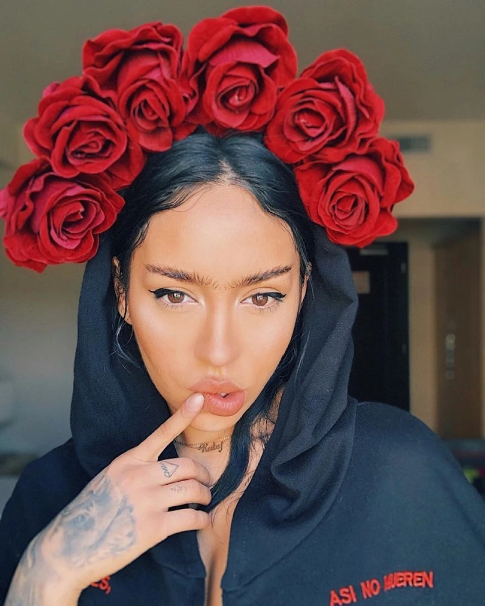 Ruby, certată de fani pentru noul look