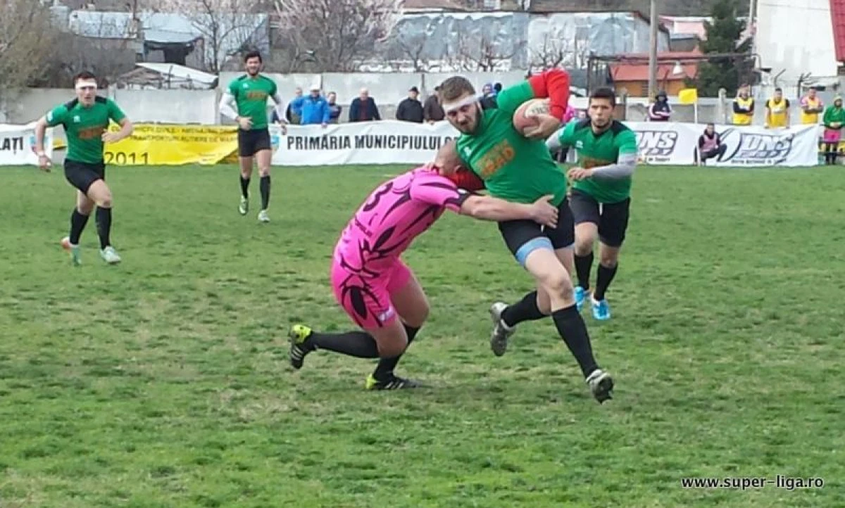 RUGBISTII DE LA CSU ARAD AU PIERDUT LA LIMITA PE MALUL DUNARII