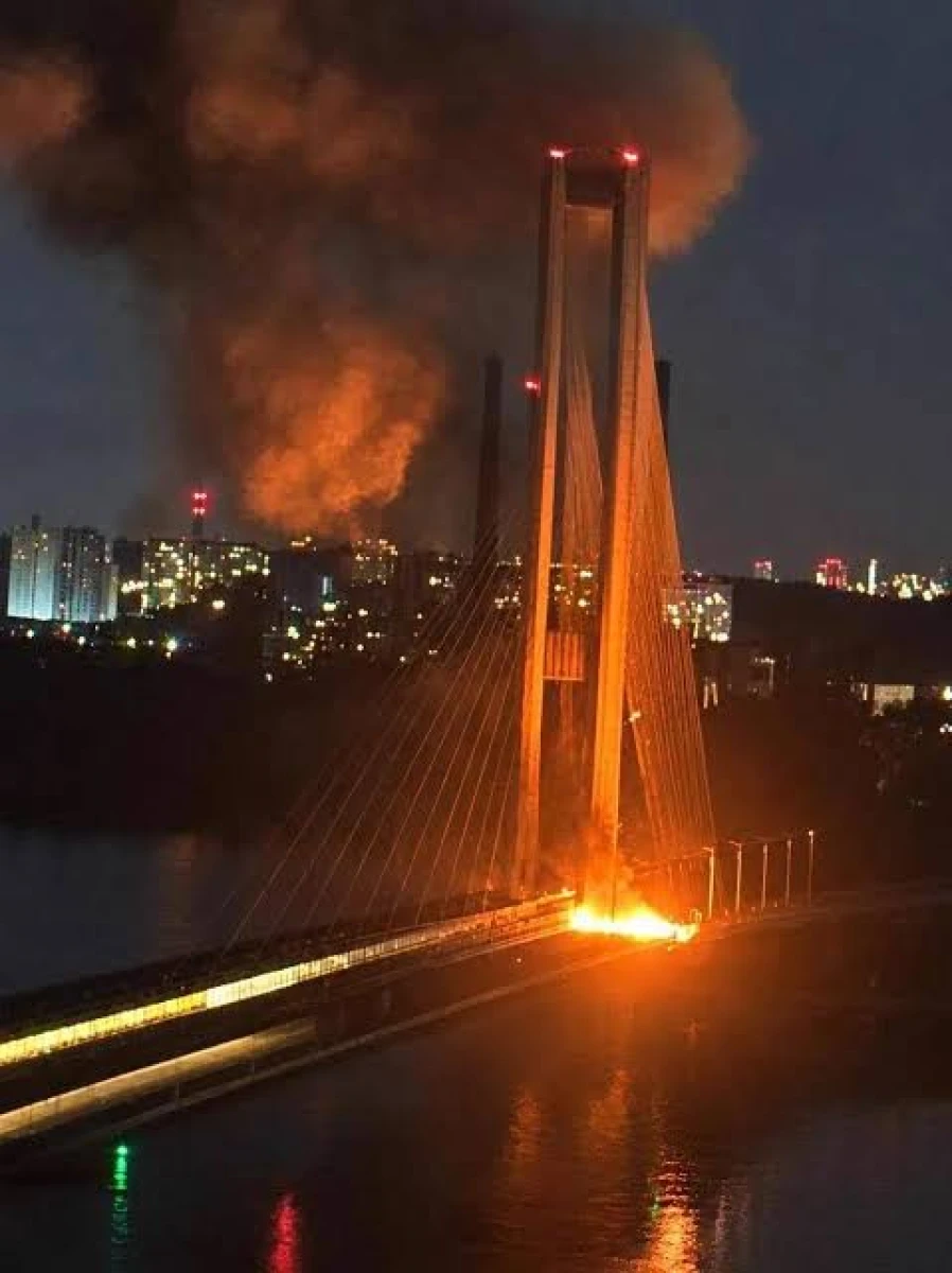 Rusia a lovit unul dintre marile poduri ale Kievului