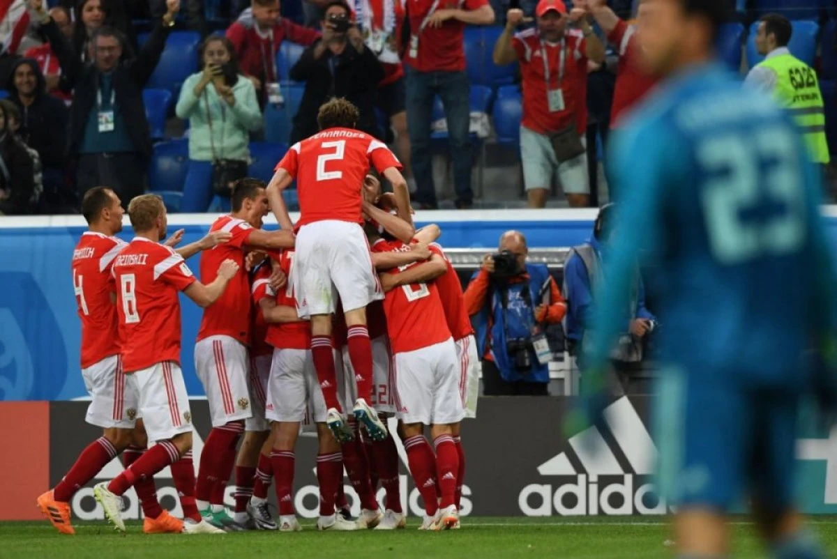Rusia e ca şi calificată în optimile Mondialului de fotbal