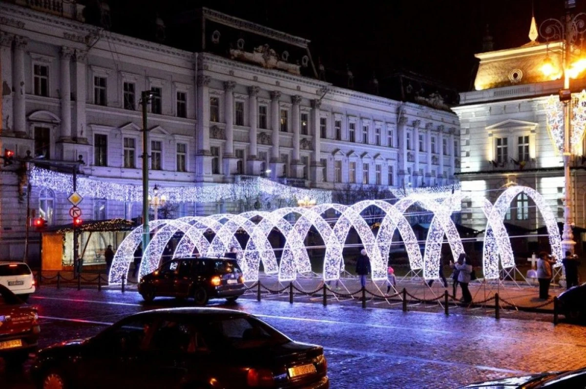 S-A APRINS ILUMINATUL FESTIV PENTRU SARBATORILE DE IARNA 2015