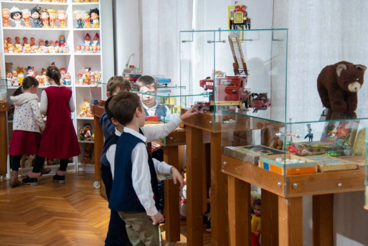 S-a deschis expoziția de jucării la Muzeul de Artă