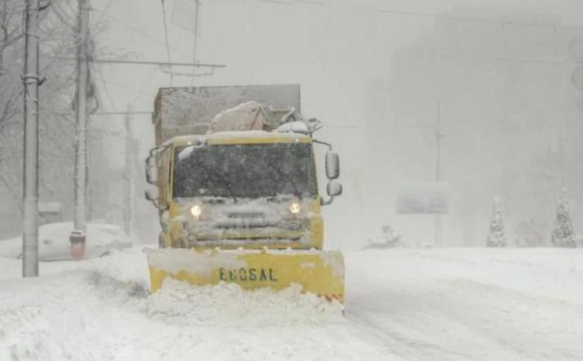 "S-A INTORS IARNA! PARCA SUNTEM IN IANUARIE". ZAPADA DE APRILIE A BLOCAT DRUMURILE DIN MAI MULTE JUDETE DIN TARA