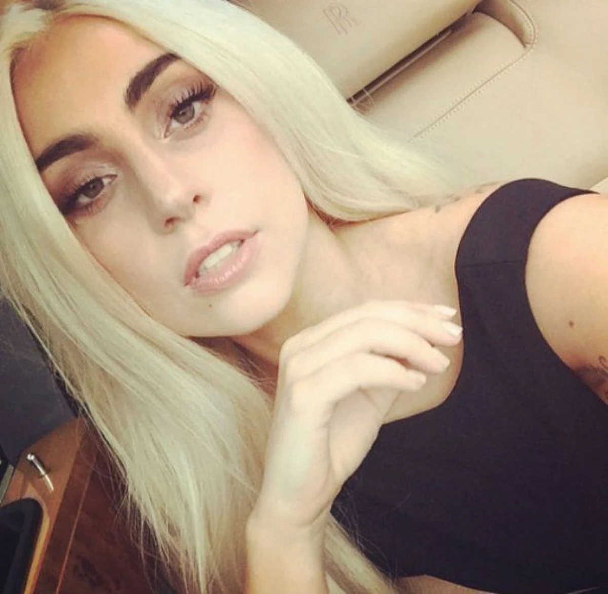 S-A INTORS LUMEA CU FUNDUL IN SUS! LADY GAGA ESTE DIN CE IN CE MAI EXCENTRICA