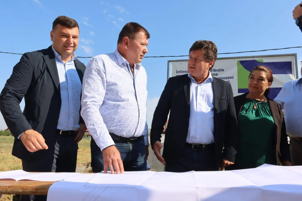 S-a semnat contractul de extindere a rețelei de gaz în Frumușeni