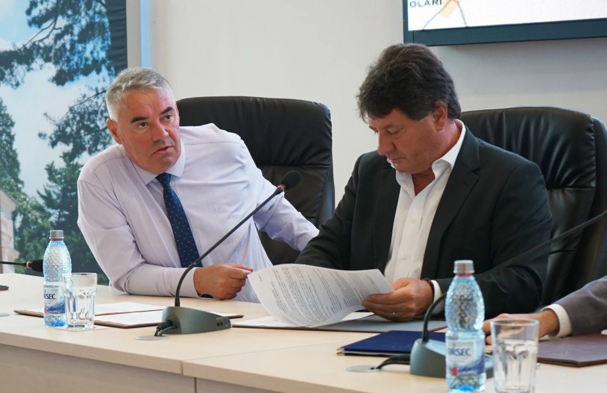 S-a semnat contractul de modernizare a drumului județean Seleuș-Șicula
