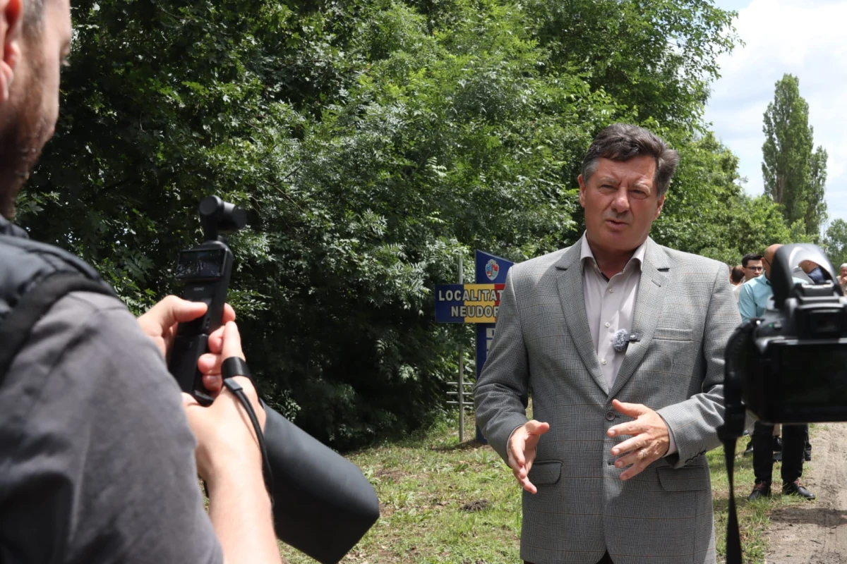 S-a semnat contractul pentru modernizarea drumului Lipova-Neudorf. Lucrările încep în această lună 