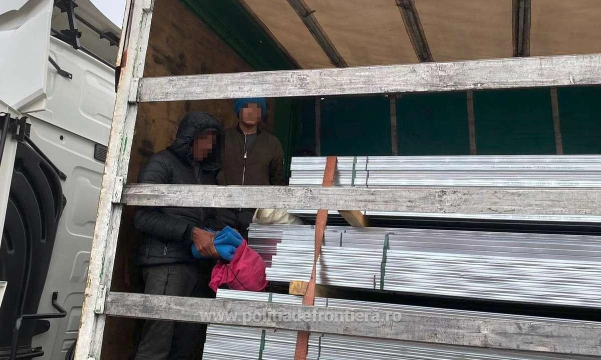 S-au ascuns printre profile de aluminiu și rigips și au vrut să trecă ilegal frontiera