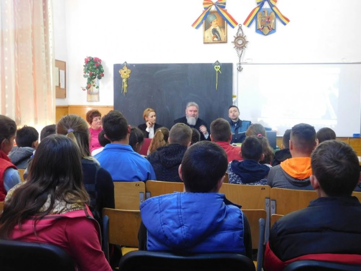 „Să spundem DA pentru o educație preventivă, civică și morală practicată în cotidian”, conferință la Școala din Zărand