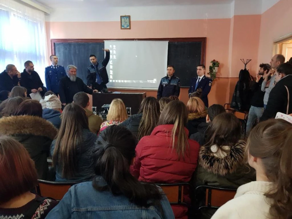 „Să spunem NU consumului de droguri!”, activitate preventiv-educativă la Liceul UCECOM