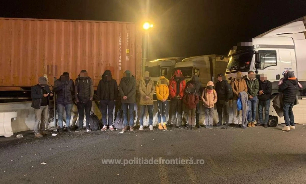 Şaisprezece cetăţeni din Siria, Irak, Turcia şi Egipt, prinși la Nădlac II ascunşi într-un camion cu piese auto   