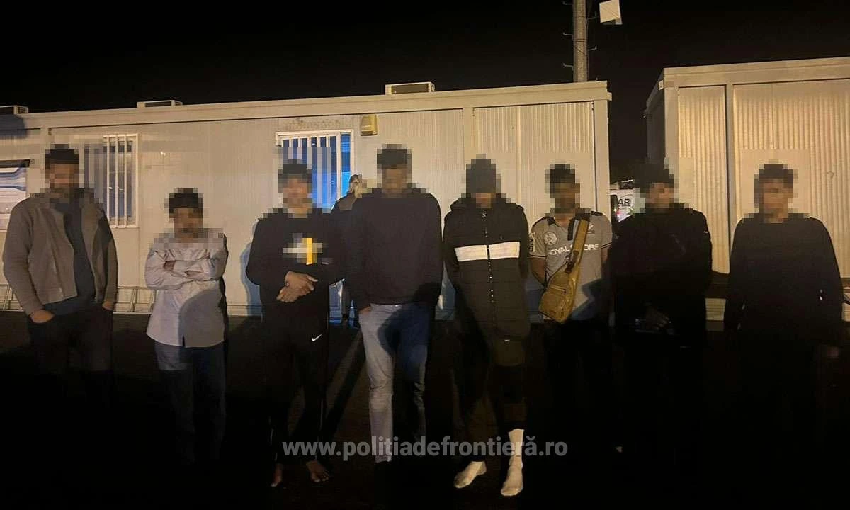 Şaisprezece cetăţeni străini, depistați ascunşi în două mijloace de transport la PTF Nădlac II